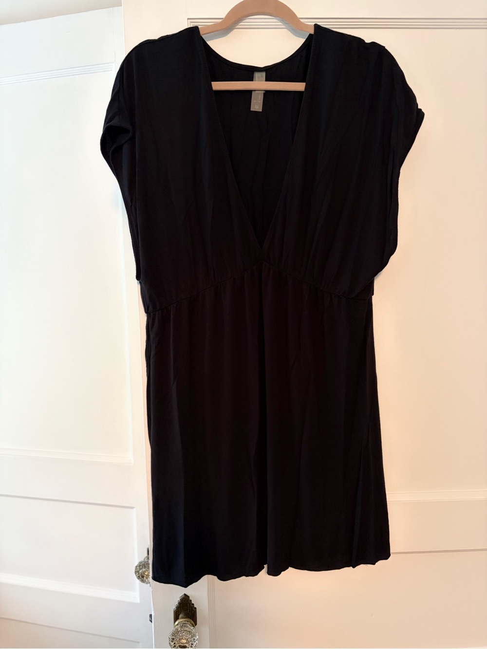 VICTORIA’S SECRET Boho Summer Beach Coverup. V-Neck. Empire Waist. Mini. Blk. Lg